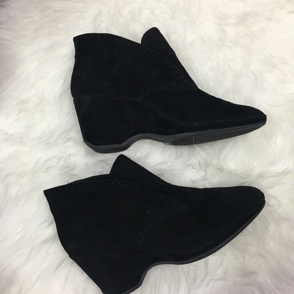 L’Amour Des Pieds Shoes - L’Amour Des Pieds Oden Suede Booties